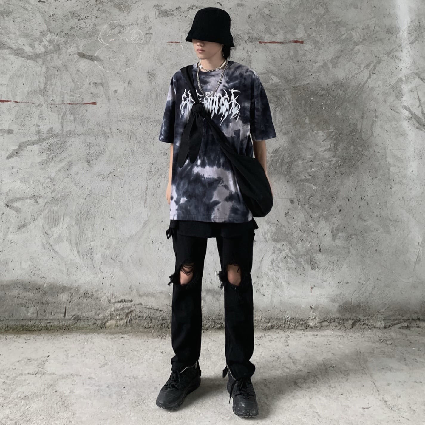 パンクファッション ダメージ加工デニム