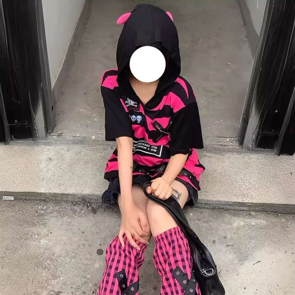 パンクファッション  スカル装飾付きストライプパンクフーディー