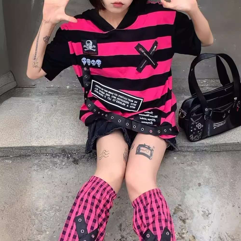 パンクファッション  スカル装飾付きストライプパンクフーディー