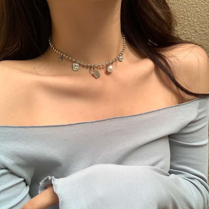 パンクファッション パールとチャーム付きロックモチーフネックレス